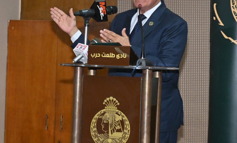 تكريم “أسر الشهداء” فى احتفالية “يوم الشهيد” بنادى طلعت حرب تكريم “أسر الشهداء” فى احتفالية “يوم الشهيد” بنادى طلعت حرب