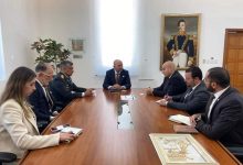 وزير دفاع الإكوادور يستقبل السفير المصري