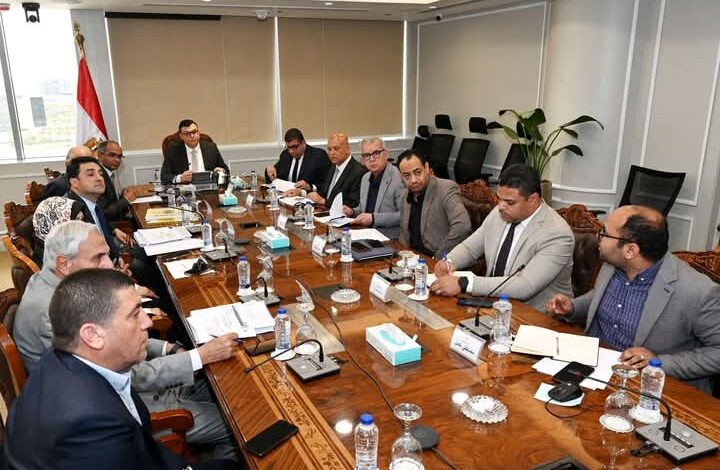 وزير الإسكان يتابع موقف تنفيذ المرحلة الثانية لمحطة تنقية مياه الشرب بمدينة ٦ أكتوبر وزير الإسكان يتابع موقف تنفيذ المرحلة الثانية لمحطة تنقية مياه الشرب بمدينة ٦ أكتوبر