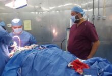 انقاذ شاب من الشلل الرباعى بجراحة نادرة بمستشفى دمياط العام