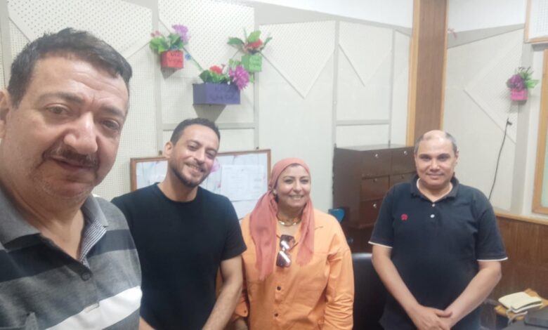 “لا تهمل ما حولك”.. فنان مصري يوجه رسالة وعي بيئي من خلال الفن “لا تهمل ما حولك”.. فنان مصري يوجه رسالة وعي بيئي من خلال الفن
