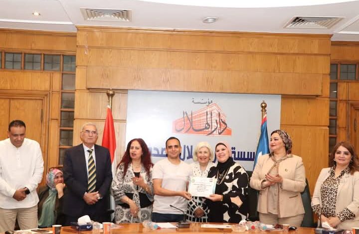المشاركون في “صالون مجلة حواء” : نعيش حياة كريمة في عهد الرئيس السيسى المشاركون في “صالون مجلة حواء” : نعيش حياة كريمة في عهد الرئيس السيسى