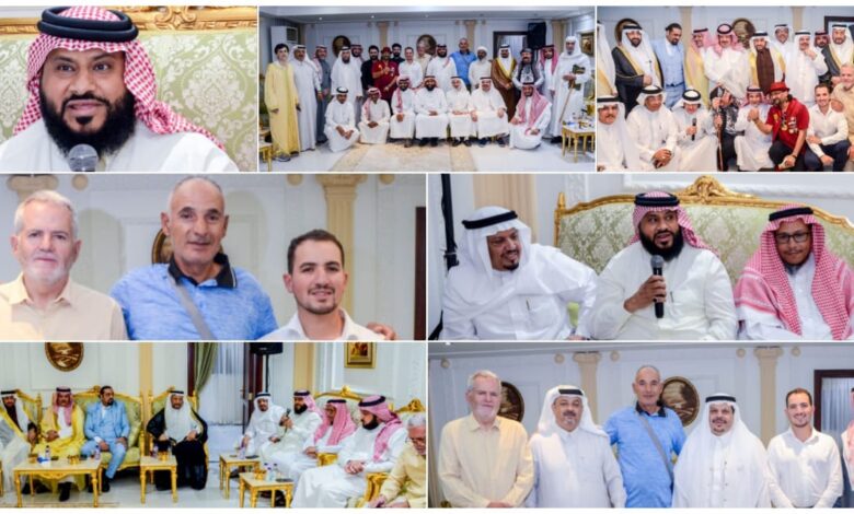 مبارك بن دهيكل وأحمد الزبيدي يكرمان الحجاج الأسبان مبارك بن دهيكل وأحمد الزبيدي يكرمان الحجاج الأسبان