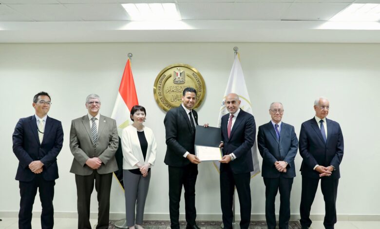 وزير التربية والتعليم والنائب الأول لرئيس هيئة التعاون الدولي اليابانية “جايكا” يكرمان الدفعة الرابعة من مدربي أنشطة التوكاتسو