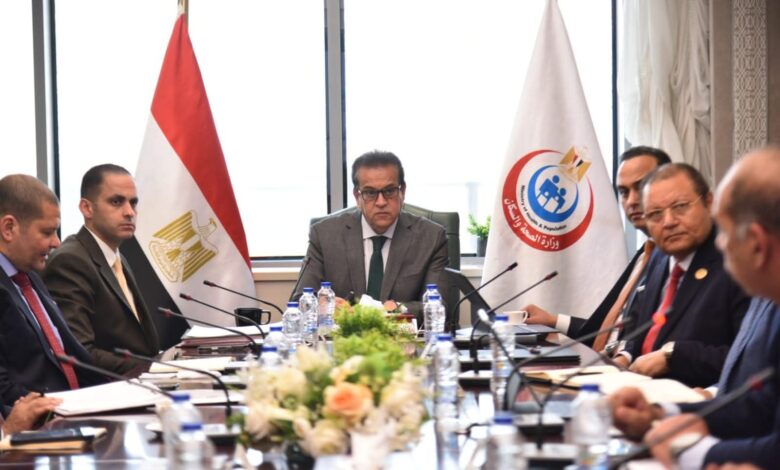 نائب رئيس مجلس الوزراء وزير الصحة يعقد اجتماعًا لمتابعة الموقف التنفيذي لمكينة منظومة التأمين الصحي الشامل