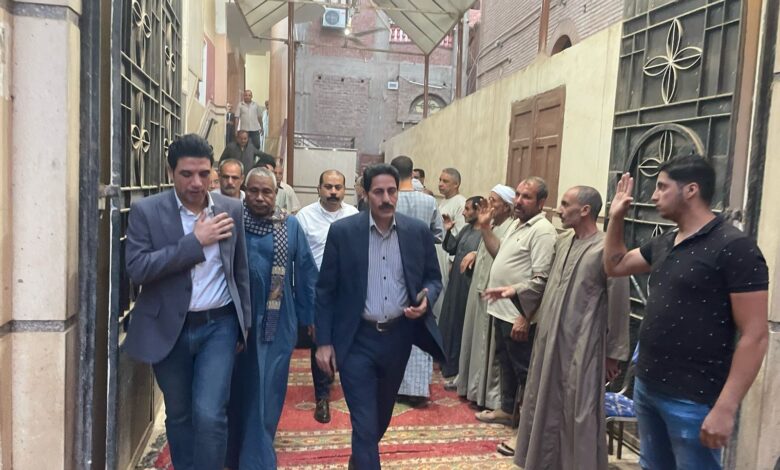 نائب محافظ سوهاج يقدم واجب العزاء للنائب فيكتور فاروق عضو مجلس الشيوخ في وفاة والده