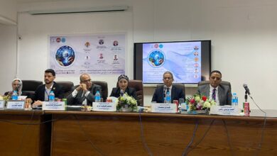 جامعة قناة السويس تُكرم نقيب الإعلاميين لأبحاثه في العلوم البينية بين الاقتصاد والإعلام