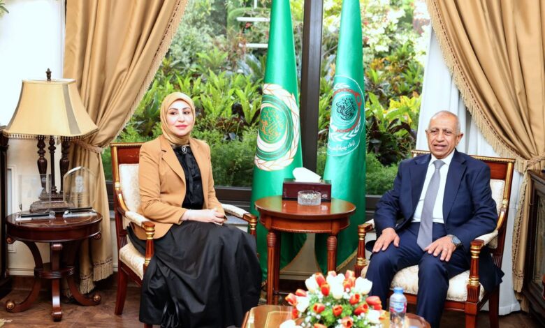 رئيس الأكاديمية العربية يستقبل القنصل الليبي ياسمينة المسماري رئيس الأكاديمية العربية يستقبل القنصل الليبي ياسمينة المسماري