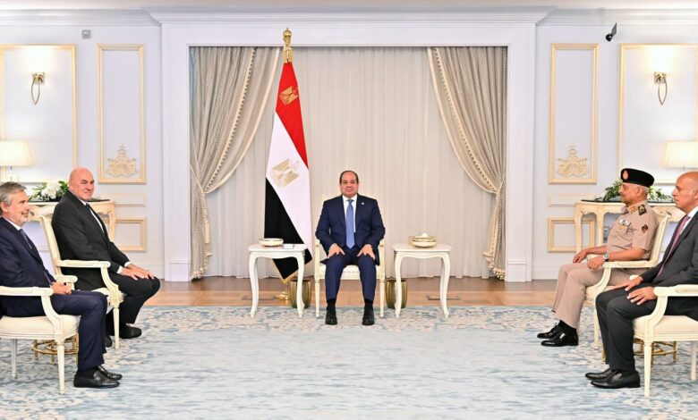 السيسى يستقبل “جويدو كروسيتو” وزير الدفاع الإيطالي