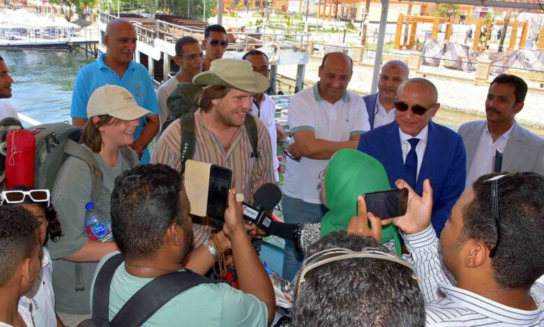 ” الأقصر”.. تطلق معديتين جديدتين لخدمة المواطنين والسائحين والمحافظ يشهد الرحلة الأولى وسط أهالى المحافظة ” الأقصر”.. تطلق معديتين جديدتين لخدمة المواطنين والسائحين والمحافظ يشهد الرحلة الأولى وسط أهالى المحافظة