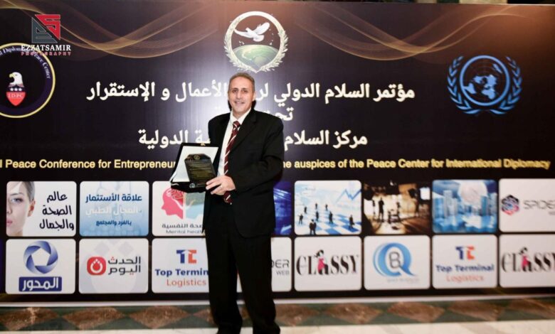 الدكتور مصطفى محمود يُتوَّج بلقب أفضل دكتور أسنان لعام 2025 في “International Peace Conference” الدكتور مصطفى محمود يُتوَّج بلقب أفضل دكتور أسنان لعام 2025 في “International Peace Conference”