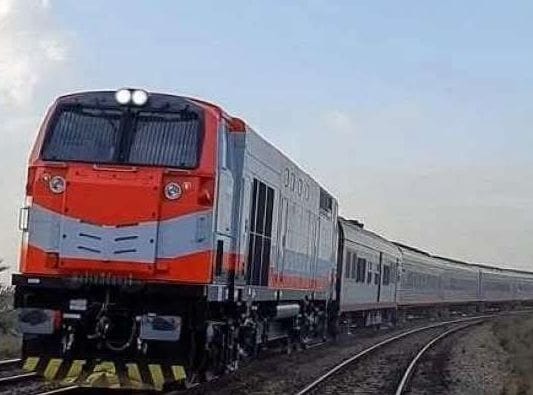 شاب يلفظ انفاسة الأخيرة متأثر بجراحه تحت عجلات القطار أثناء عبوره السكة الحديد عند مزلقان الكاجوج بكوم امبو شاب يلفظ انفاسة الأخيرة متأثر بجراحه تحت عجلات القطار أثناء عبوره السكة الحديد عند مزلقان الكاجوج بكوم امبو