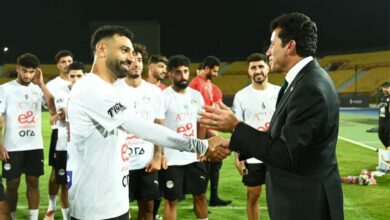 وزير الرياضة يشهد مران المنتخب الوطني قبل مبارة الحسم مع إثيوبيا