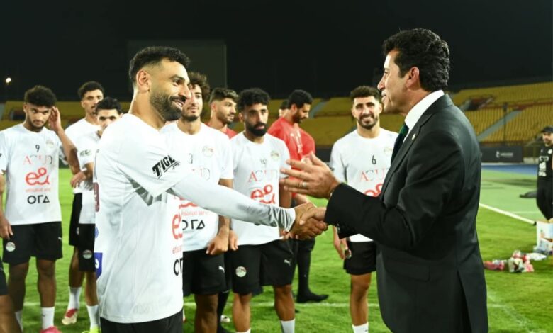 وزير الرياضة يشهد مران المنتخب الوطني قبل مبارة الحسم مع إثيوبيا