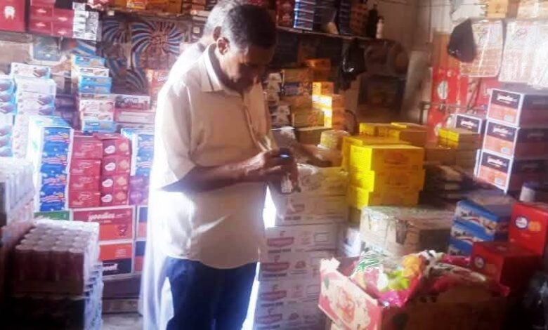 تموين أسوان يشن حملات رقابية مكبرة تسفر عن تحرير العديد من المحاضر وضبط المخالفات بالأسواق تموين أسوان يشن حملات رقابية مكبرة تسفر عن تحرير العديد من المحاضر وضبط المخالفات بالأسواق