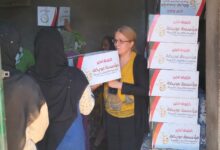 جمعية الإحسان الخيرية توزع كراتين الخير بشطورة بدعم من مؤسسة عويضة الخيرية