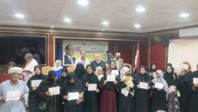 تسليم 60 شهادة للمتحررين من الأمية بمركز كوم أمبو بأسوان