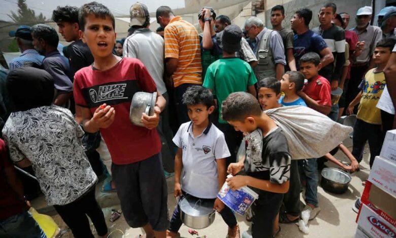 الغزيون” يضغطون على حماس لقبول الاتفاق .. لم يعد هناك وقت للمراوغة الغزيون” يضغطون على حماس لقبول الاتفاق .. لم يعد هناك وقت للمراوغة