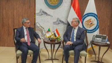 • وزير البترول والثروة المعدنية يبحث مع سفير الجزائر تعزيز التعاون في مجالات البترول والغاز