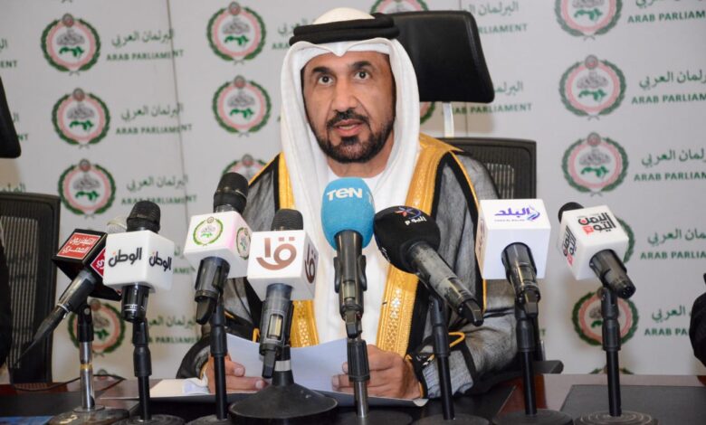 رئيس البرلمان العربي يشيد بسير انتخابات مجلس النواب المصري رئيس البرلمان العربي يشيد بسير انتخابات مجلس النواب المصري