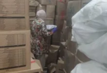 قبل الانتشار في الأسواق “ضبط 500 كيس شعرية مجهول المصدر بالأقصر”