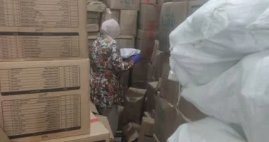 قبل الانتشار في الأسواق “ضبط 500 كيس شعرية مجهول المصدر بالأقصر”