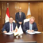 وزير العمل يشهد تجديد اتفاقية عمل جماعية تحفظ حقوق 2075 عاملاً بشركة قناة السويس للحاويات