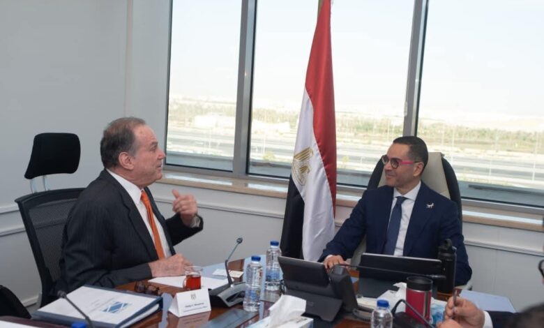 وزير الاستثمار والتجارة الخارجية يبحث مع وفد “بلومبرج جرين” الأمريكية إنشاء مركز إقليمي للأمن الغذائي وتوطين تكنولوجيا الحفظ الزراعي بمصر وزير الاستثمار والتجارة الخارجية يبحث مع وفد “بلومبرج جرين” الأمريكية إنشاء مركز إقليمي للأمن الغذائي وتوطين تكنولوجيا الحفظ الزراعي بمصر