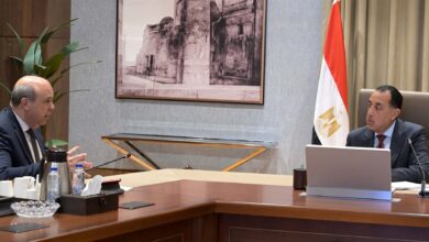 رئيس الوزراء يتابع مع وزير الطيران عدداً من ملفات العمل