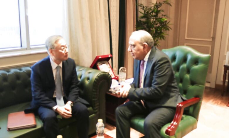 وزير الكهرباء والطاقة المتجددة يستقبل سفير كوريا الجنوبية بالقاهرة لبحث سبل دعم وتعزيز الشراكة والتعاون وفرص الاستثمار في مجالات الطاقات المتجددة