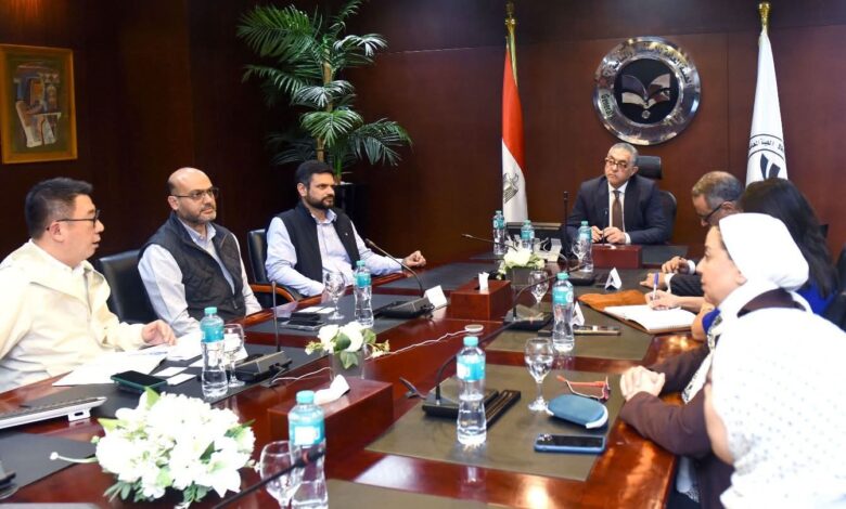 الهيئة العامة للاستثمار تبحث مع Fountain Set limited إنشاء مجمع صناعي للغزل والنسيج باستثمارات 100 مليون دولار الهيئة العامة للاستثمار تبحث مع Fountain Set limited إنشاء مجمع صناعي للغزل والنسيج باستثمارات 100 مليون دولار