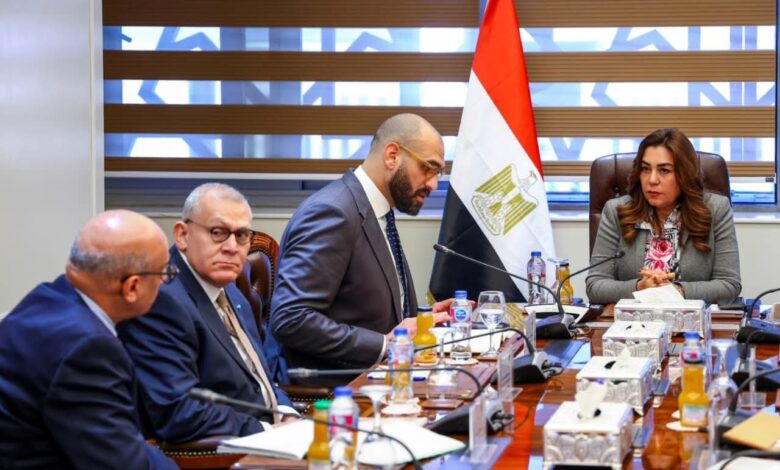 وزيرة التنمية المحلية والقائم بأعمال وزير البيئة تبحث مع قيادات وزارة الاتصالات وتكنولوجيا المعلومات عدد من الملفات المرتبطة بعمل وزارتي التنمية المحلية والبيئة وزيرة التنمية المحلية والقائم بأعمال وزير البيئة تبحث مع قيادات وزارة الاتصالات وتكنولوجيا المعلومات عدد من الملفات المرتبطة بعمل وزارتي التنمية المحلية والبيئة