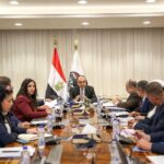 وزير قطاع الأعمال العام يجتمع بمسؤولي مركز المعلومات لمتابعة عدد من ملفات العمل.. ويؤكد على تعزيز الحوكمة والتحول الرقمي