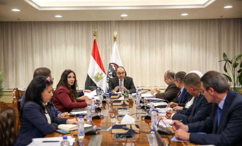 وزير قطاع الأعمال العام يجتمع بمسؤولي مركز المعلومات لمتابعة عدد من ملفات العمل.. ويؤكد على تعزيز الحوكمة والتحول الرقمي وزير قطاع الأعمال العام يجتمع بمسؤولي مركز المعلومات لمتابعة عدد من ملفات العمل.. ويؤكد على تعزيز الحوكمة والتحول الرقمي