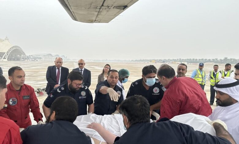 وزارة الخارجية تسهل نقل مواطن مصري من الكويت لديه ظروف طبية خاصة وزارة الخارجية تسهل نقل مواطن مصري من الكويت لديه ظروف طبية خاصة