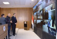 محافظ دمياط يتابع  من داخل مركز السيطرة الجهود المبذولة لرفع مياه الأمطار بالمراكز والمدن