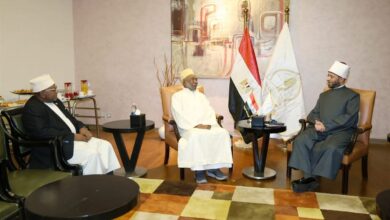 وزير الأوقاف يلتقي مفتي جزر القمر على هامش مؤتمر الإفتاء الدولي