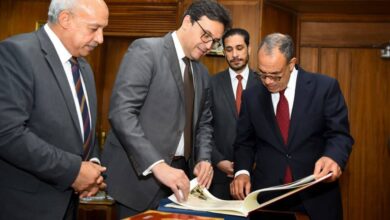 وزير الخارجية يتسلم وثائق ومستندات وخرائط تاريخية بعد ترميمها