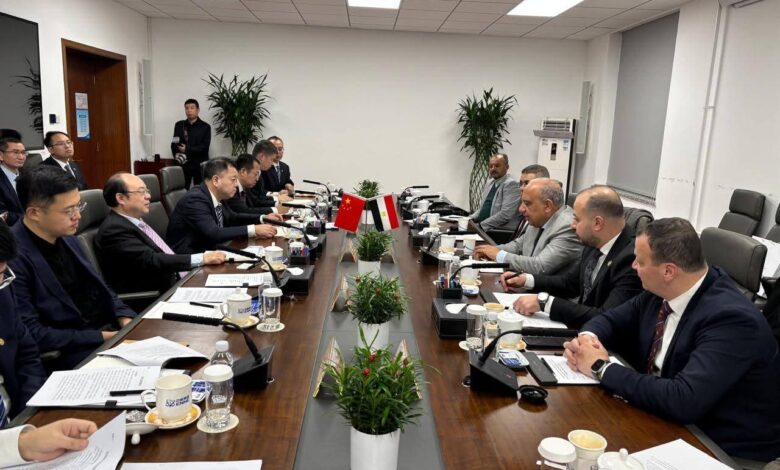 وزير الكهرباء والطاقة المتجددة يبحث مع مدير مجموعة شركات المؤسسة الوطنية الصينية للطاقة النووية التعاون والشراكة في مجالات الاستكشاف