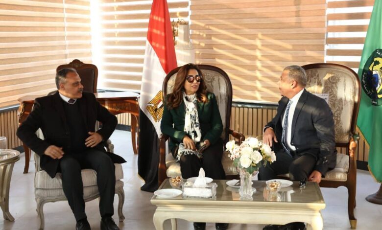 وزيرة التنمية المحلية ومحافظ الإسماعيلية يتفقدان مشروع تطوير نادي وشاطئ الفيروز