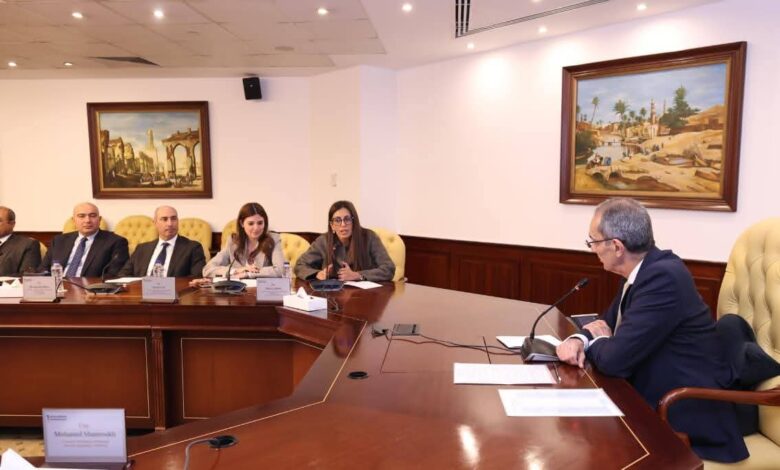 وزير الاتصالات وتكنولوجيا المعلومات يعقد مائدة مستديرة مع لجنة التحول الرقمي بغرفة التجارة الأمريكية بالقاهرة