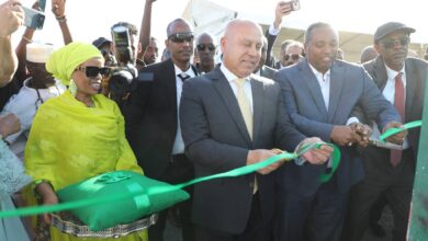 وزير الصناعة والنقل يفتتح محطة الطاقة الشمسية بقرية “عمر كجع” بمنطقة “عرتا” بجيبوتي