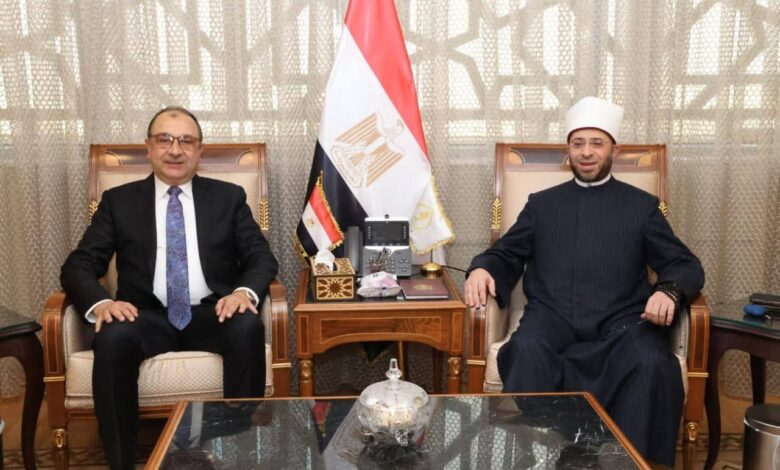 وزير الأوقاف يستقبل وزير قطاع الأعمال العام لبحث تعزيز التعاون والتكامل في عدد من المجالات