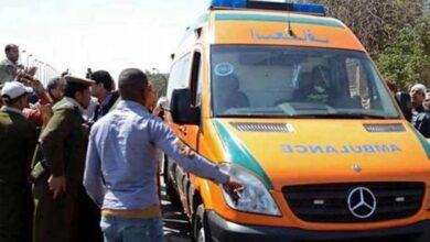 إصابة شخص في حادث انقلاب سيارة على طريق اسوان الجديدة