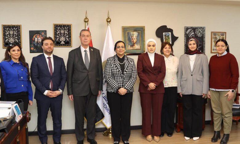 السفير الفلسطيني يبحث مع رئيس المجلس القومي للمرأة سبل دعم جهود السيدات القادمات من قطاع غزة