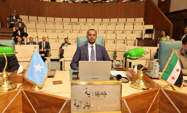 وزير العدل الصومالي يدعو لتعزيز التعاون بين الدول العربية في مجال القانون الدولي الإنساني وزير العدل الصومالي يدعو لتعزيز التعاون بين الدول العربية في مجال القانون الدولي الإنساني