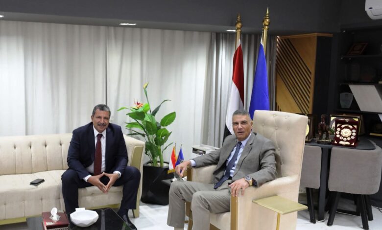 فى لقاء محافظ أسوان بمدير الأمن .. المواجهة الحازمة للظواهر السلبية من إزالة التعديات والإشغالات فى لقاء محافظ أسوان بمدير الأمن .. المواجهة الحازمة للظواهر السلبية من إزالة التعديات والإشغالات