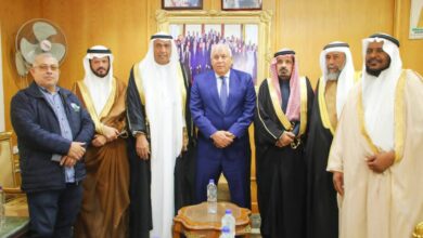 محافظ الوادي الجديد يلتقي وفد سعودي من الخبراء الزراعيين محافظ الوادي الجديد يلتقي وفد سعودي من الخبراء الزراعيين