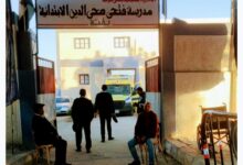 توقف لجنة مدرسة فتحي محي الدين بقرية قتة بنصر النوبة دقائق بعد تعرض رئيس اللجنة لوعكة صحية وعلاجه