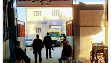 توقف لجنة مدرسة فتحي محي الدين بقرية قتة بنصر النوبة دقائق بعد تعرض رئيس اللجنة لوعكة صحية وعلاجه